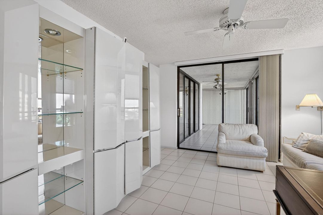 En Venta: $439,000 (3 camas, 2 baños, 2402 Pies cuadrados)