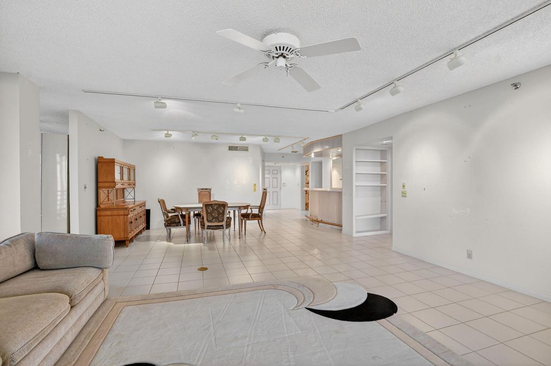 En Venta: $439,000 (3 camas, 2 baños, 2402 Pies cuadrados)