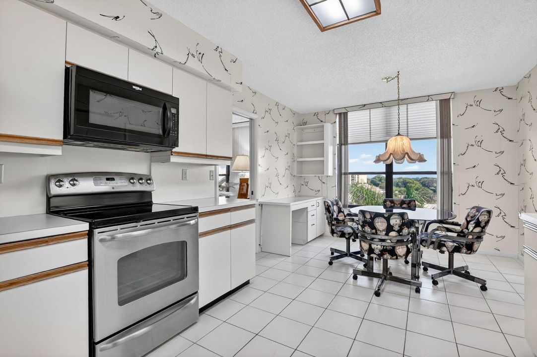 En Venta: $439,000 (3 camas, 2 baños, 2402 Pies cuadrados)