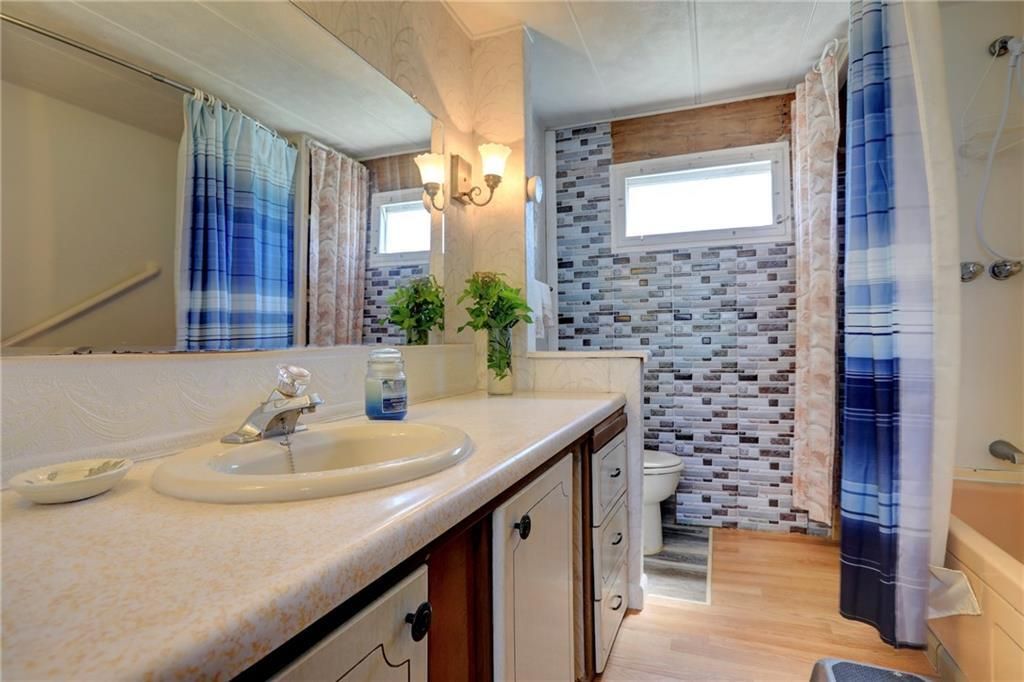 For Sale: $92,000 (2 beds, 1 baths, 672 Square Feet)