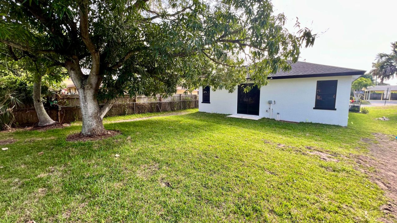 待售: $449,000 (5 贝兹, 2 浴室, 1640 平方英尺)