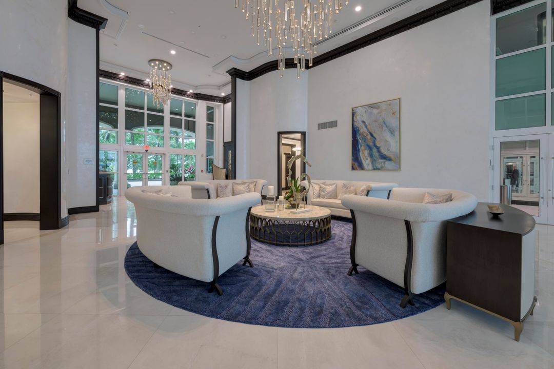 待售: $1,950,000 (2 贝兹, 2 浴室, 2108 平方英尺)