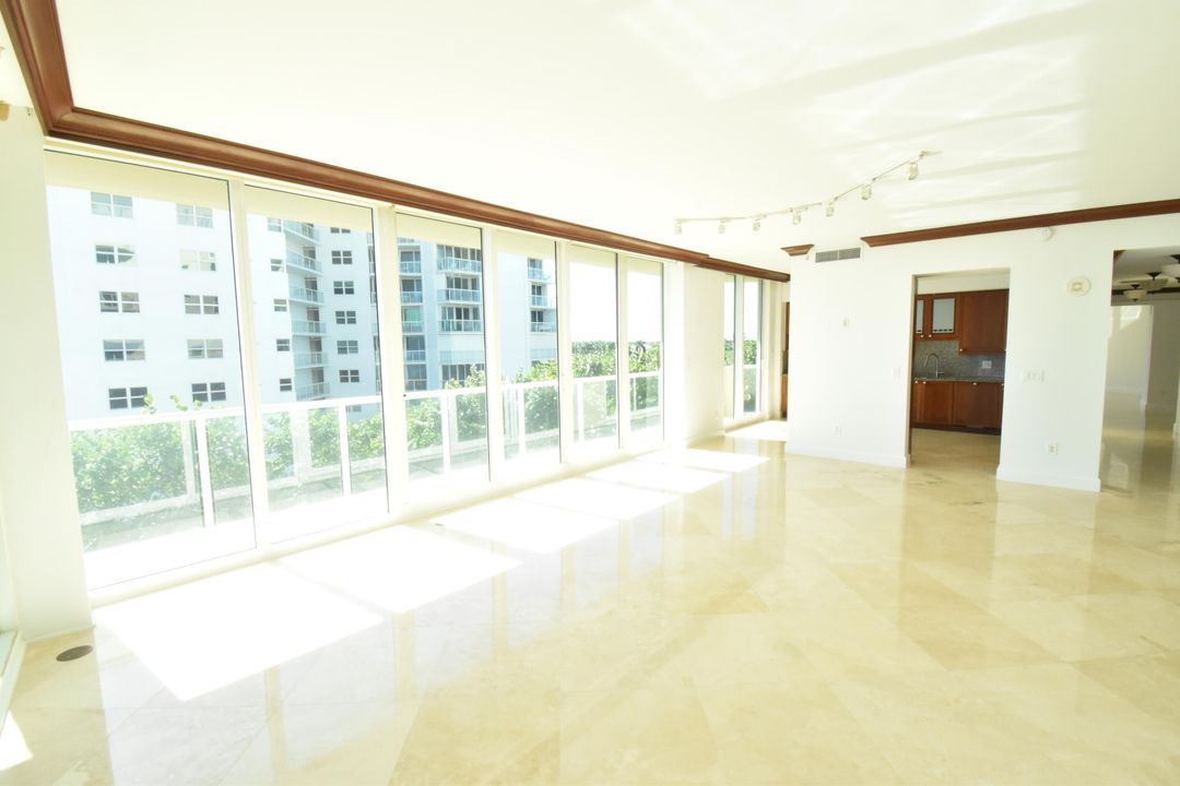 待售: $1,950,000 (2 贝兹, 2 浴室, 2108 平方英尺)