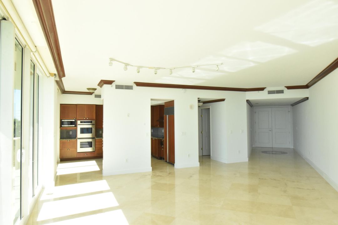 待售: $1,950,000 (2 贝兹, 2 浴室, 2108 平方英尺)