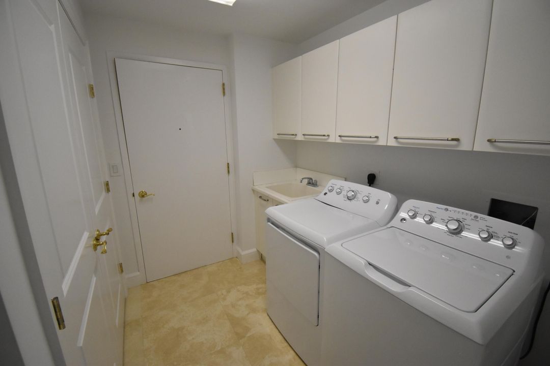 待售: $1,950,000 (2 贝兹, 2 浴室, 2108 平方英尺)