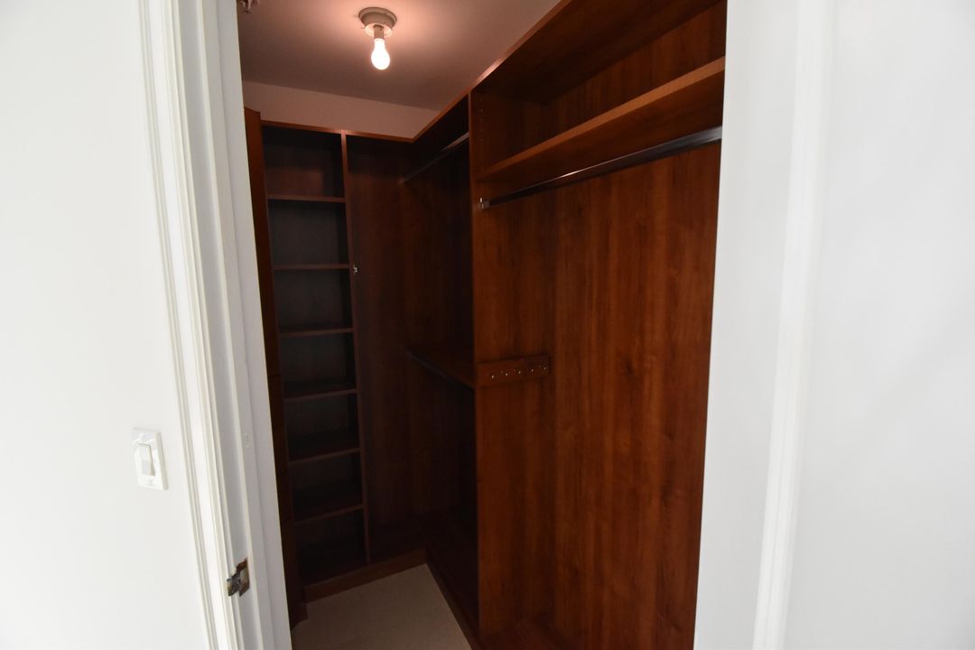 待售: $1,950,000 (2 贝兹, 2 浴室, 2108 平方英尺)