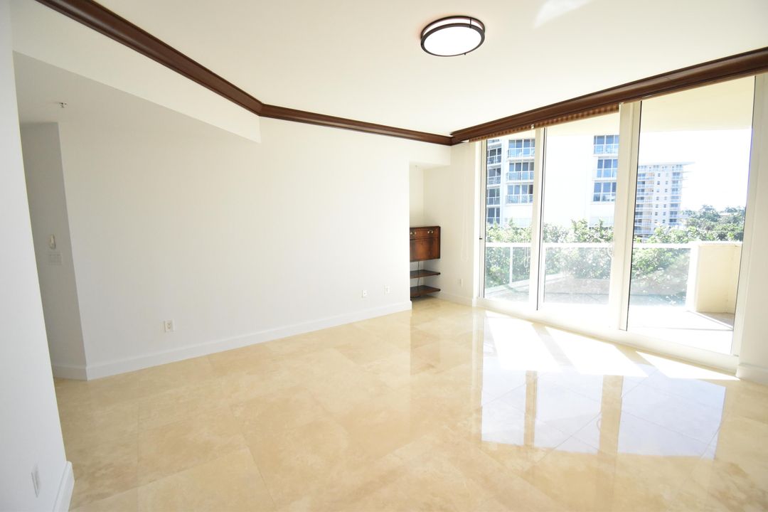 待售: $1,950,000 (2 贝兹, 2 浴室, 2108 平方英尺)