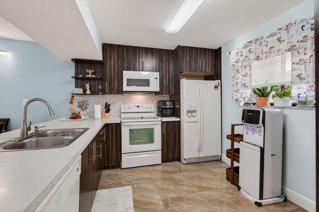 En Venta: $225,000 (2 camas, 2 baños, 876 Pies cuadrados)