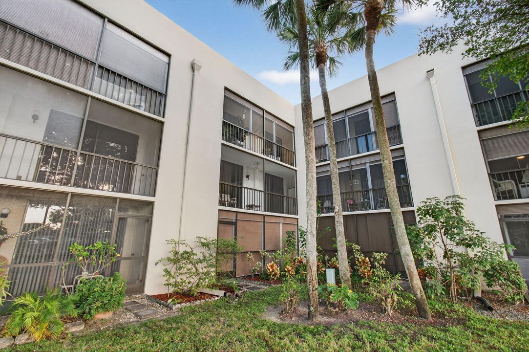 En Venta: $225,000 (2 camas, 2 baños, 876 Pies cuadrados)