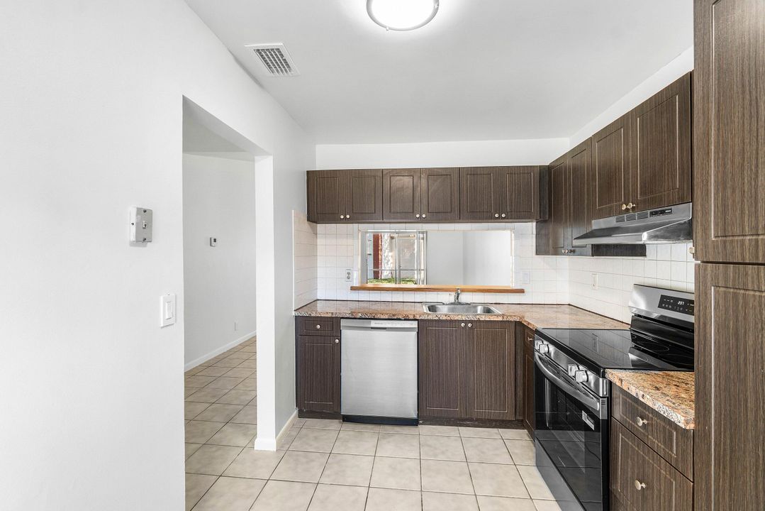 出租: $2,400 (2 贝兹, 2 浴室, 1026 平方英尺)