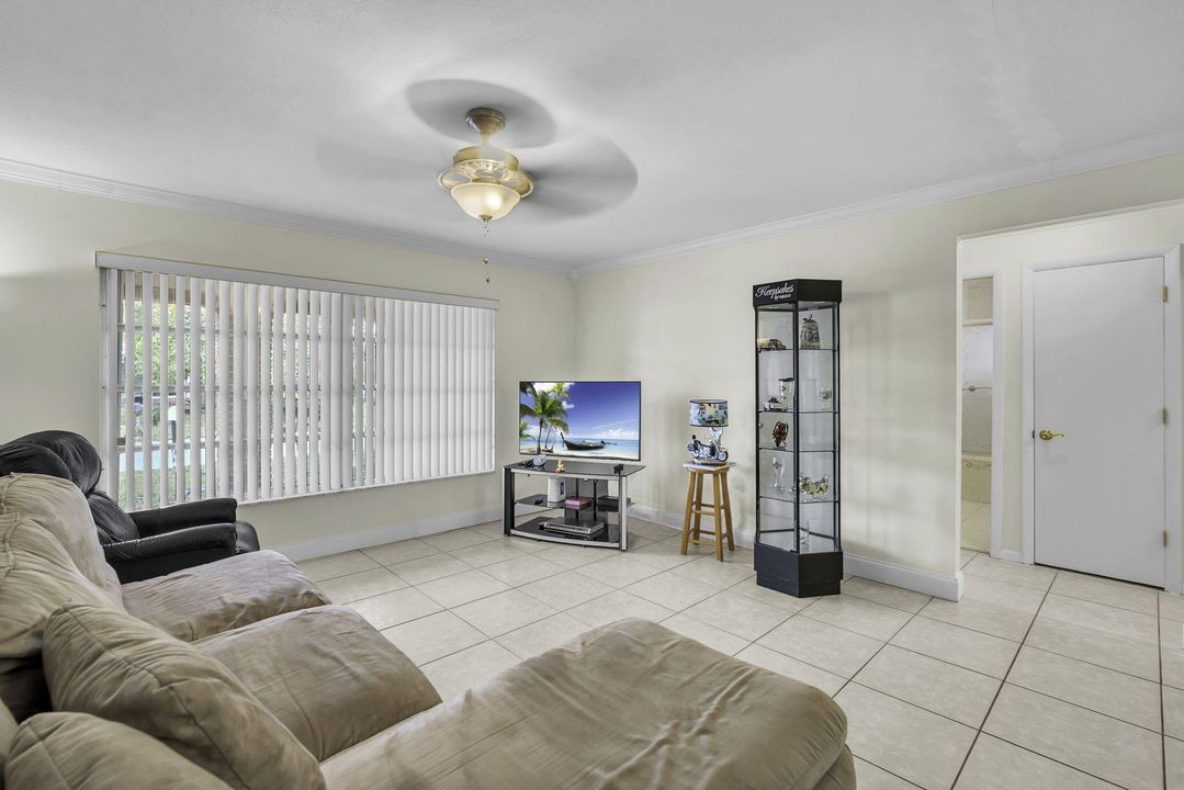 待售: $375,000 (2 贝兹, 2 浴室, 1265 平方英尺)