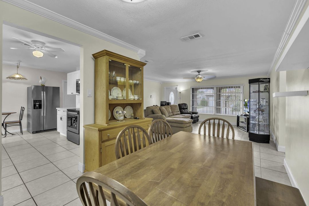 待售: $375,000 (2 贝兹, 2 浴室, 1265 平方英尺)