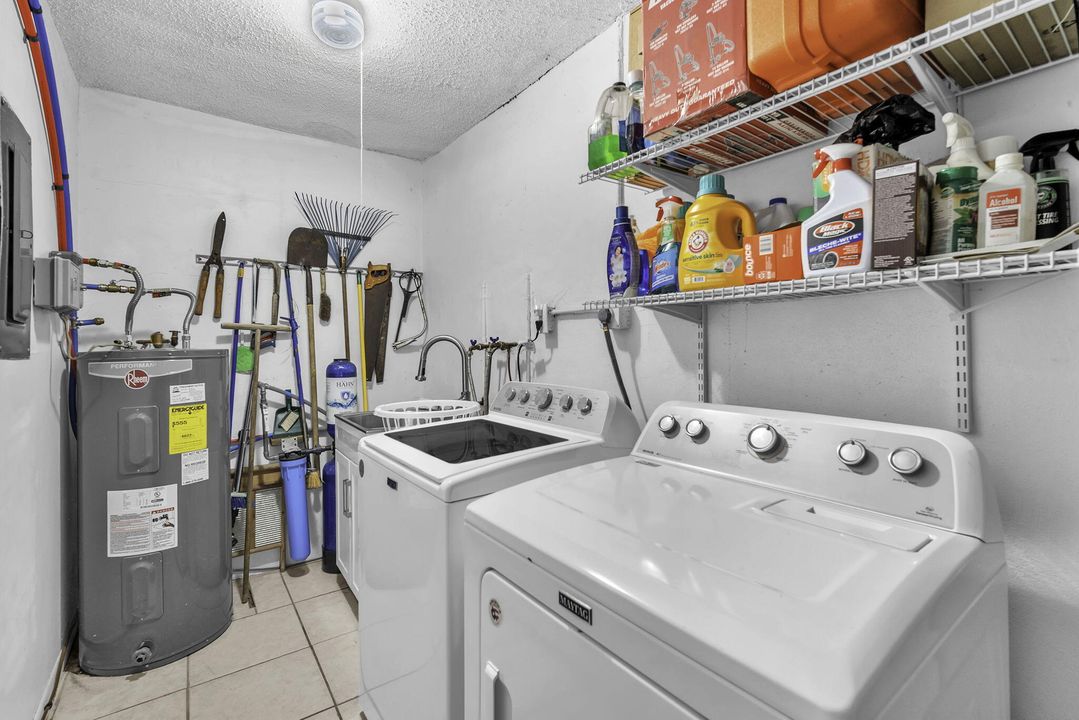 待售: $375,000 (2 贝兹, 2 浴室, 1265 平方英尺)