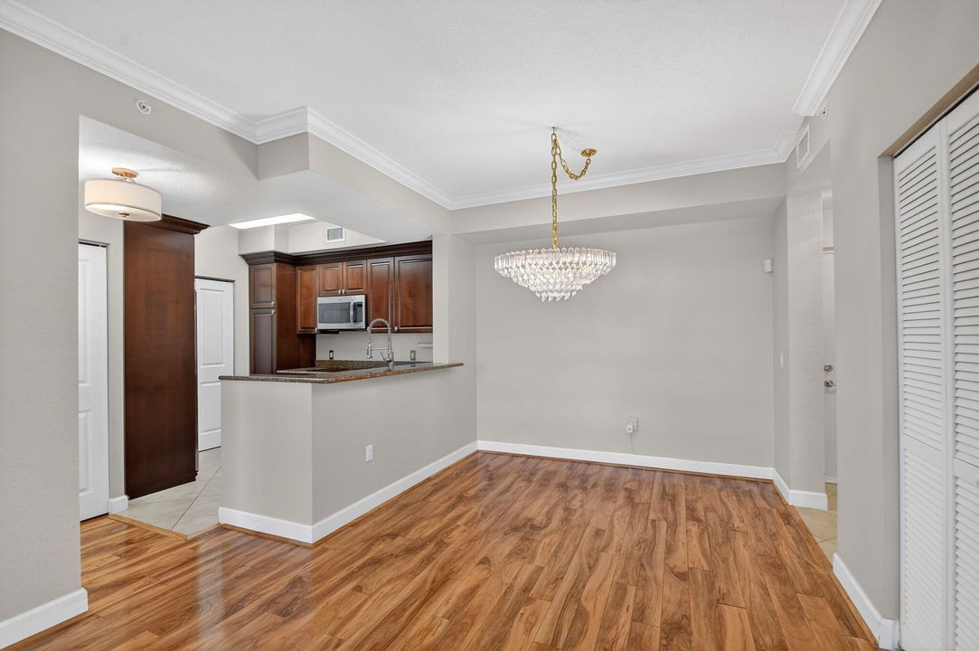 For Sale: $249,000 (2 beds, 2 baths, 1012 Square Feet)