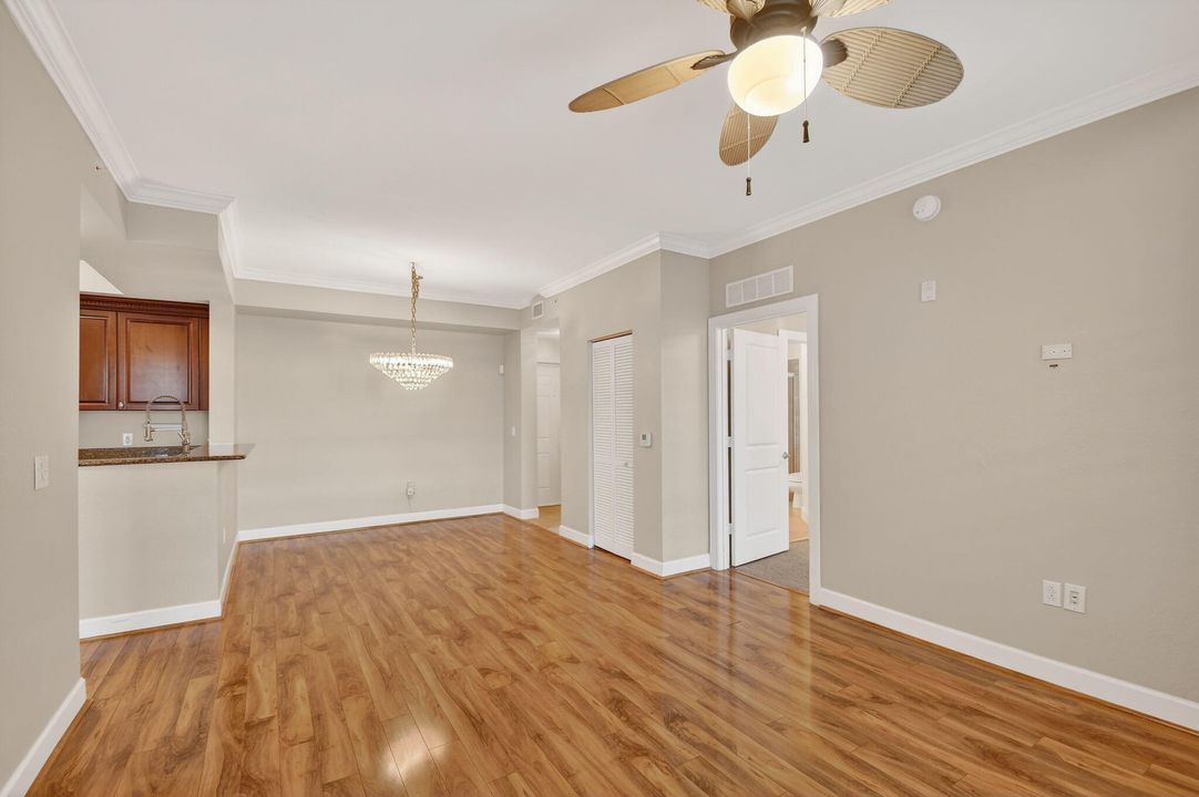 For Sale: $249,000 (2 beds, 2 baths, 1012 Square Feet)