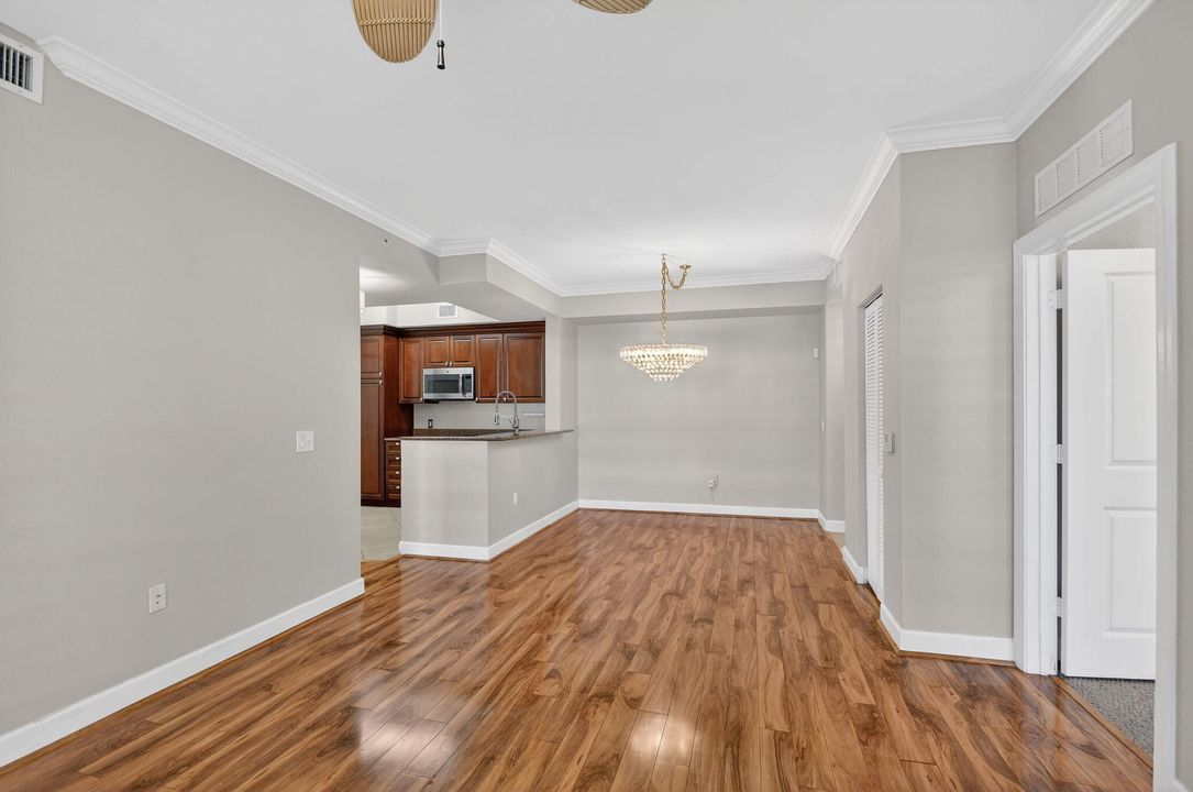 For Sale: $249,000 (2 beds, 2 baths, 1012 Square Feet)