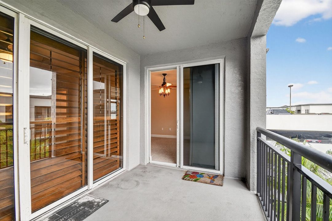 For Sale: $249,000 (2 beds, 2 baths, 1012 Square Feet)