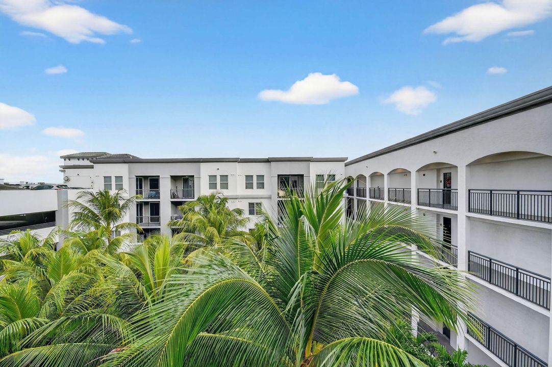 For Sale: $249,000 (2 beds, 2 baths, 1012 Square Feet)