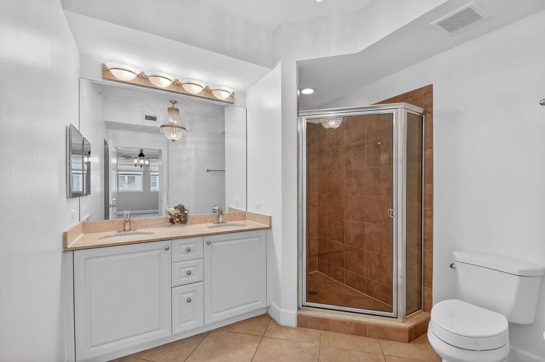 For Sale: $249,000 (2 beds, 2 baths, 1012 Square Feet)