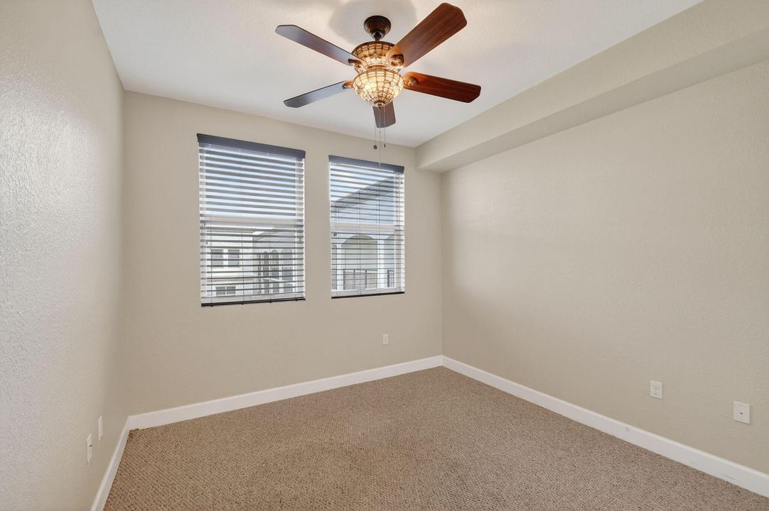 For Sale: $249,000 (2 beds, 2 baths, 1012 Square Feet)