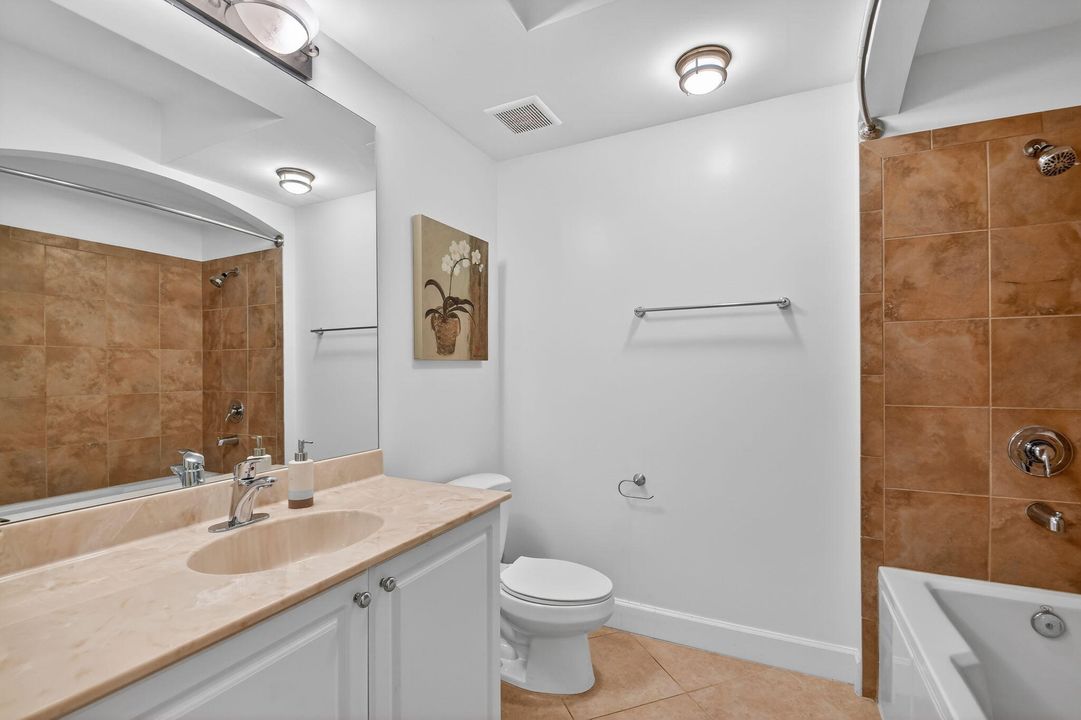 For Sale: $249,000 (2 beds, 2 baths, 1012 Square Feet)