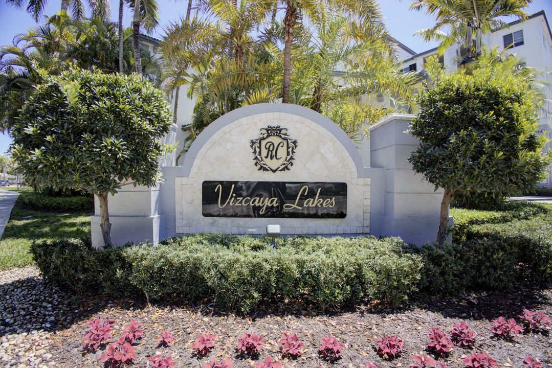 For Sale: $249,000 (2 beds, 2 baths, 1012 Square Feet)