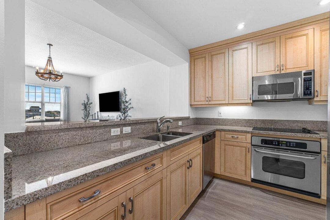 For Rent: $3,450 (1 beds, 1 baths, 1004 Square Feet)