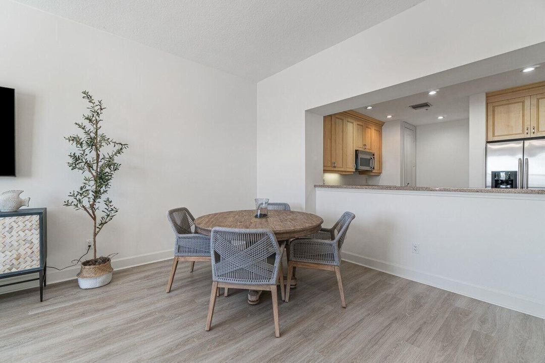 For Rent: $3,450 (1 beds, 1 baths, 1004 Square Feet)