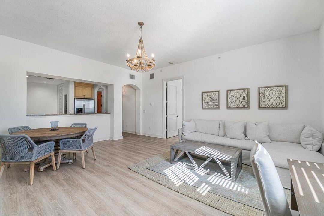 For Rent: $3,450 (1 beds, 1 baths, 1004 Square Feet)