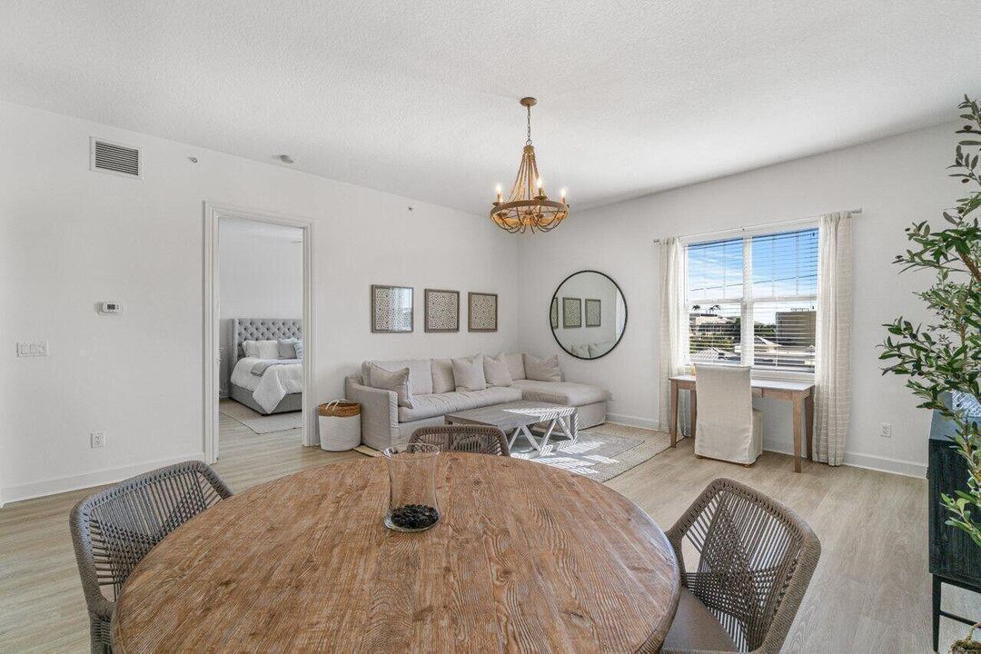 For Rent: $3,450 (1 beds, 1 baths, 1004 Square Feet)