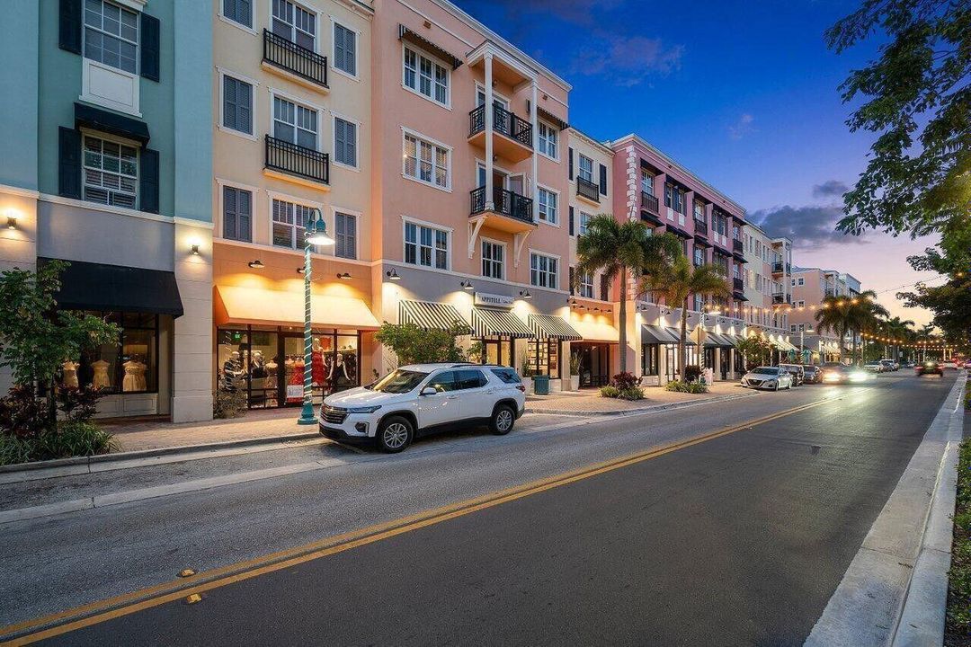 For Rent: $3,450 (1 beds, 1 baths, 1004 Square Feet)