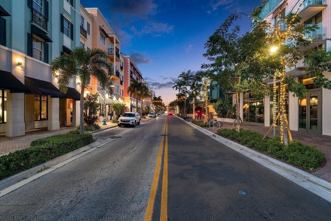 For Rent: $3,450 (1 beds, 1 baths, 1004 Square Feet)