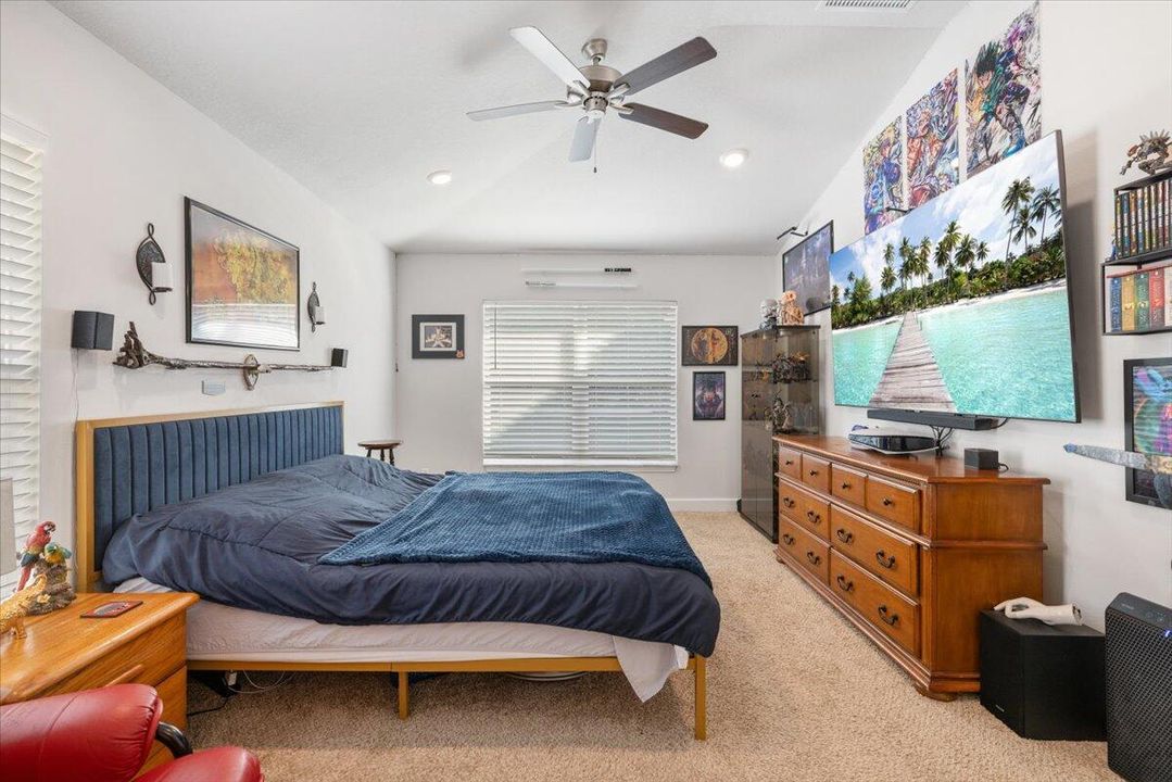 For Sale: $300,000 (3 beds, 2 baths, 1477 Square Feet)