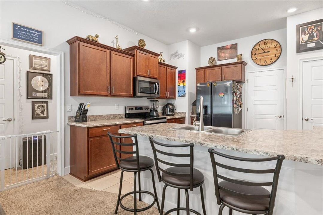 For Sale: $300,000 (3 beds, 2 baths, 1477 Square Feet)