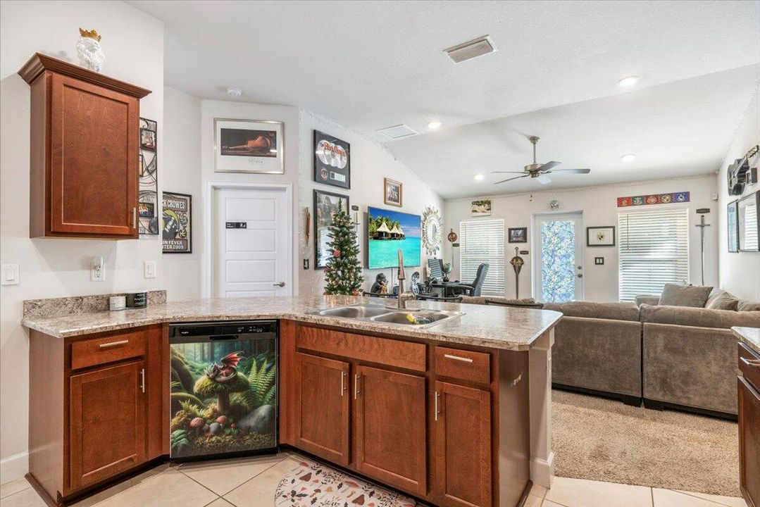 For Sale: $300,000 (3 beds, 2 baths, 1477 Square Feet)