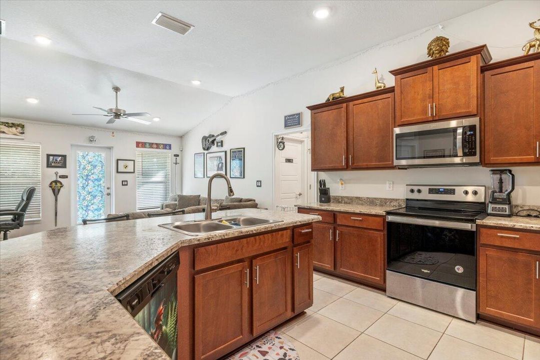 For Sale: $300,000 (3 beds, 2 baths, 1477 Square Feet)