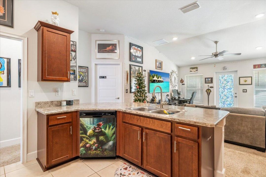 For Sale: $300,000 (3 beds, 2 baths, 1477 Square Feet)