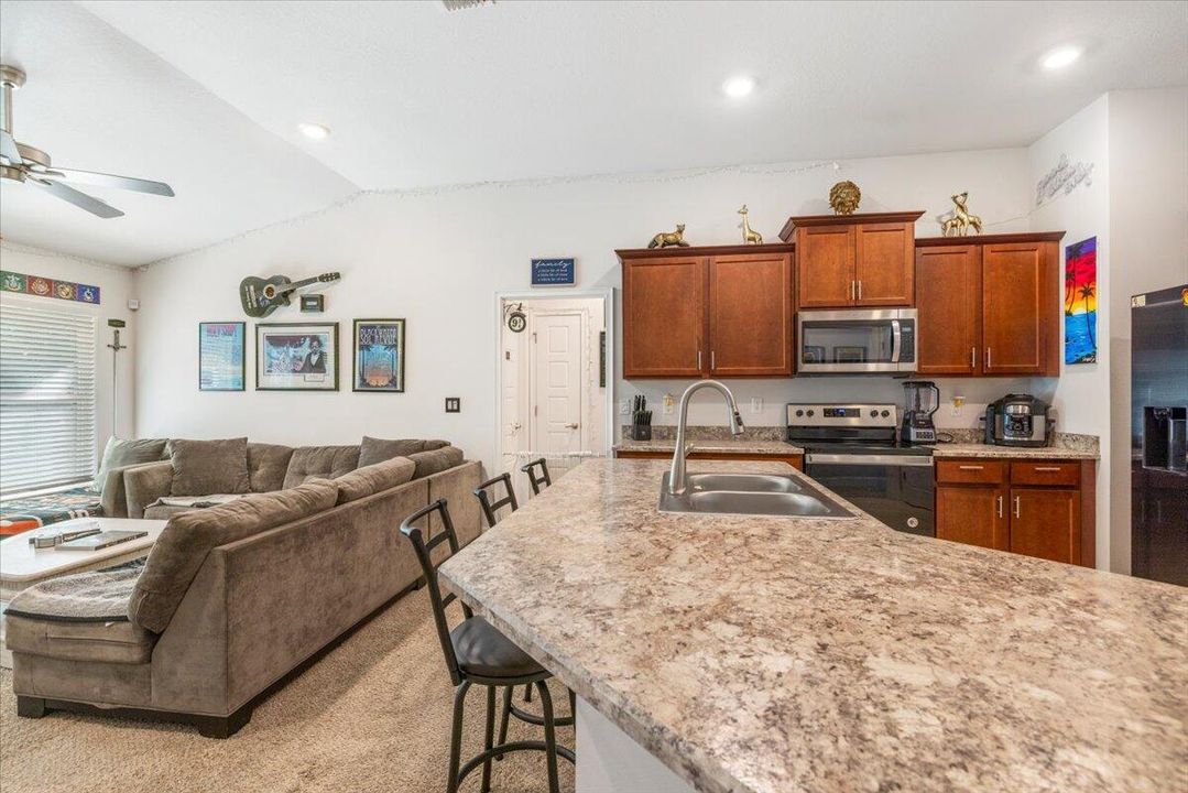 For Sale: $300,000 (3 beds, 2 baths, 1477 Square Feet)