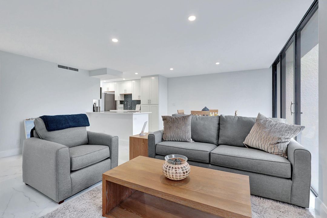 For Sale: $319,000 (2 beds, 2 baths, 1400 Square Feet)