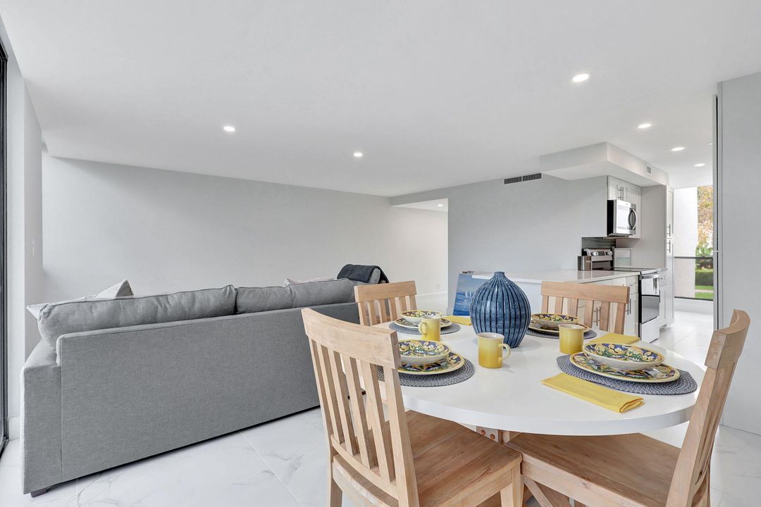 For Sale: $319,000 (2 beds, 2 baths, 1400 Square Feet)