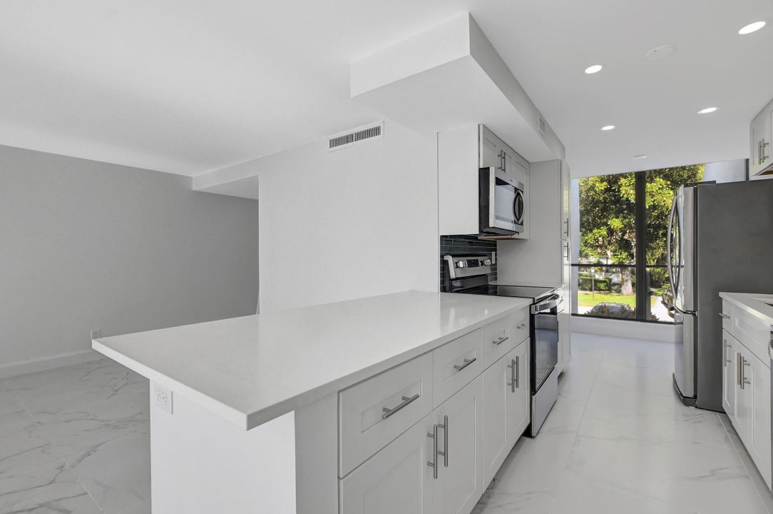 For Sale: $319,000 (2 beds, 2 baths, 1400 Square Feet)