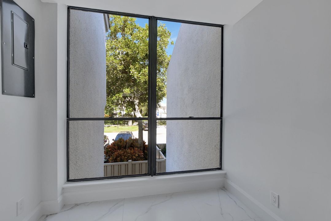 For Sale: $319,000 (2 beds, 2 baths, 1400 Square Feet)