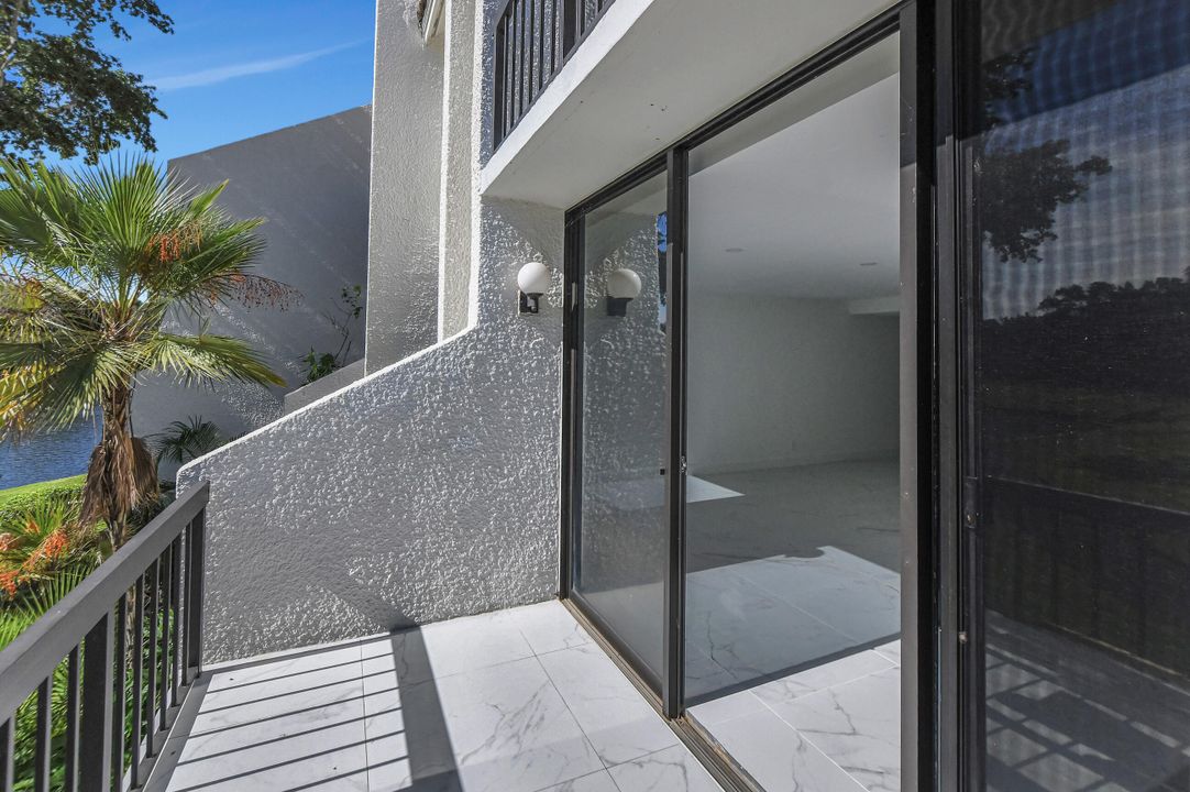 For Sale: $319,000 (2 beds, 2 baths, 1400 Square Feet)