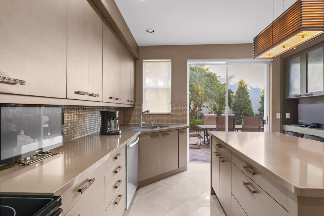 For Sale: $849,900 (3 beds, 3 baths, 2367 Square Feet)