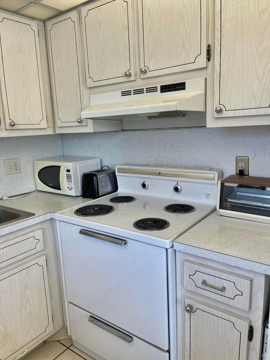For Rent: $1,650 (2 beds, 2 baths, 819 Square Feet)