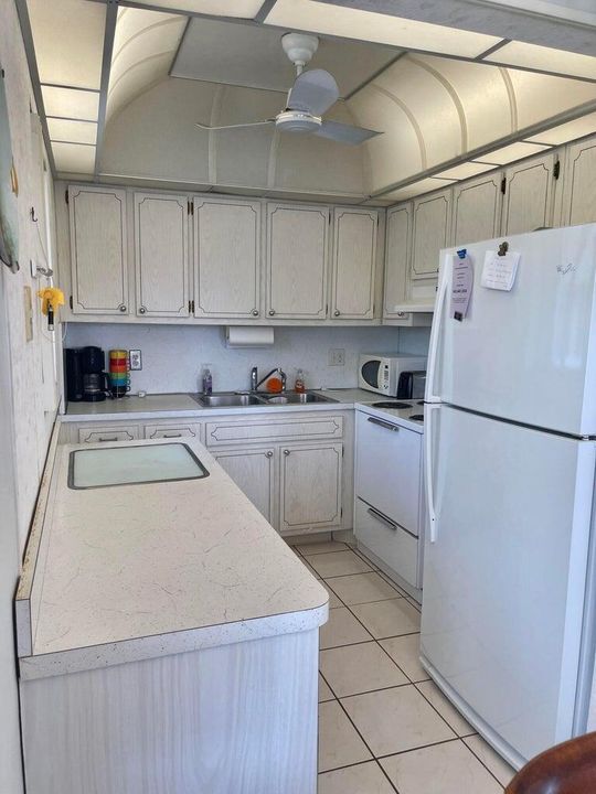 For Rent: $1,650 (2 beds, 2 baths, 819 Square Feet)
