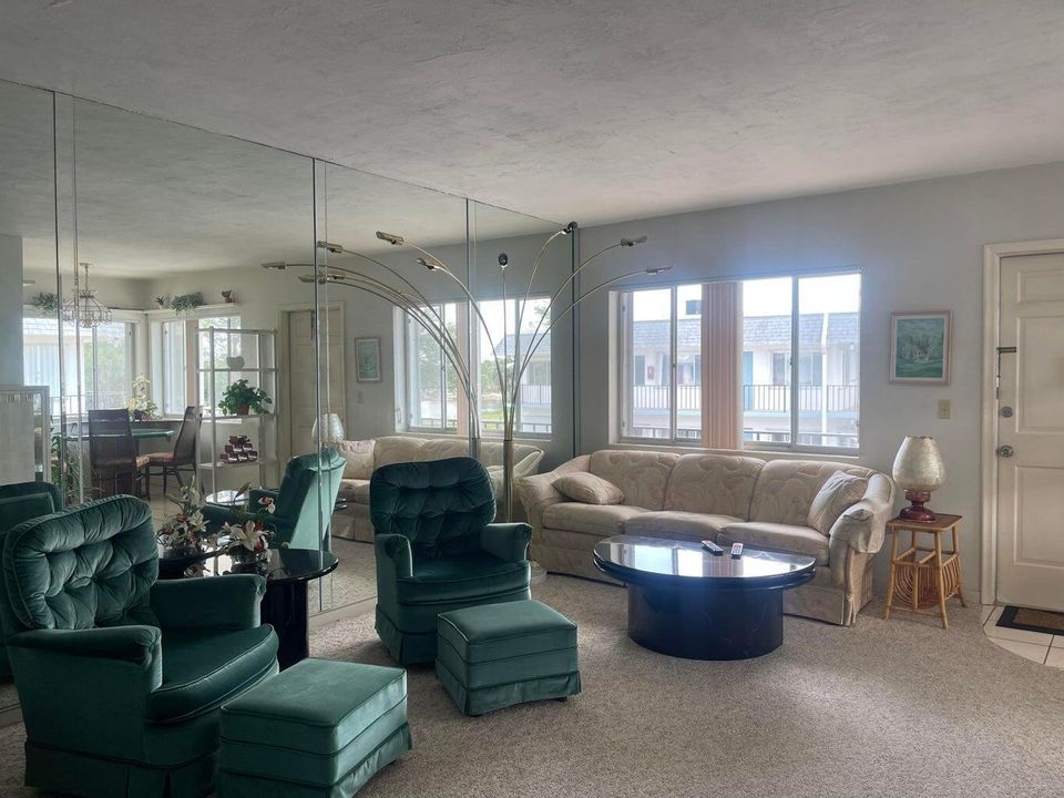 For Rent: $1,650 (2 beds, 2 baths, 819 Square Feet)