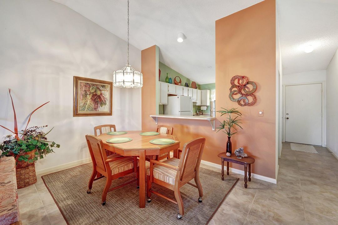 待售: $199,000 (2 贝兹, 2 浴室, 1209 平方英尺)