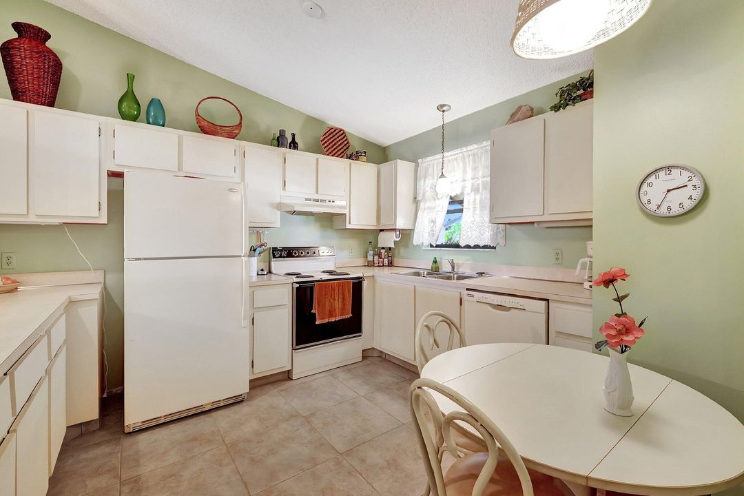 待售: $199,000 (2 贝兹, 2 浴室, 1209 平方英尺)