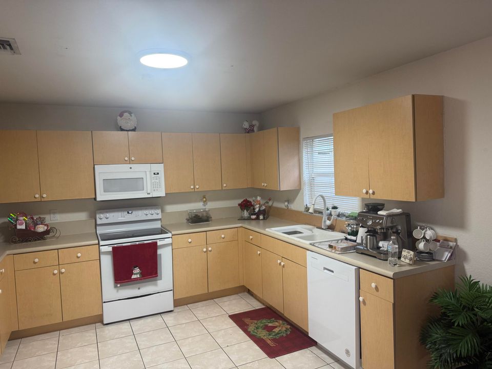 На продажу: $469,000 (3 спален, 2 ванн, 1897 Квадратных фут)